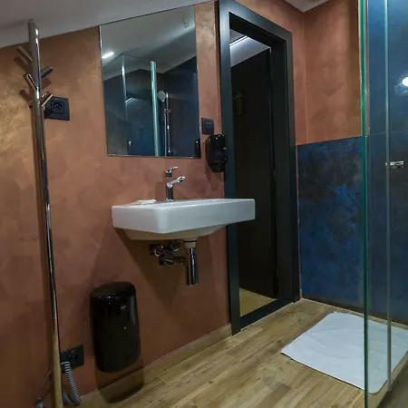 Отель Golden 4*